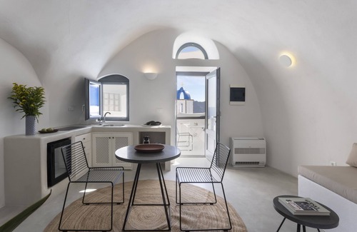 Oia Villa | Bluedome Suite with Hot Tub