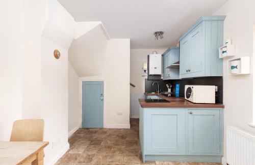 Whitby House | Bluegrass Cottage - Free parking