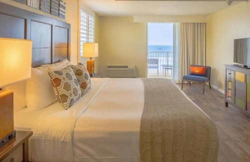 Ormond Shores Resort | Bluegreen Vacations Casa Del Mar Beach Resort-1 BR Oceanfront