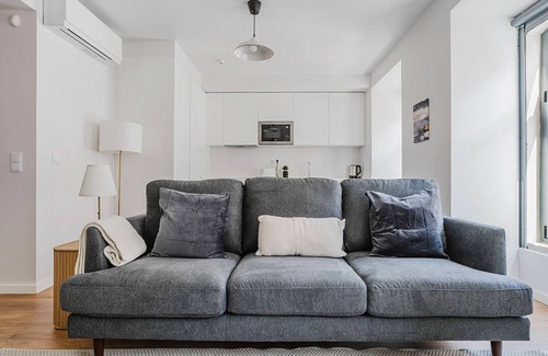 Alcantara Apartment | Blueground | Alcantara, private garden, a/c, elevator
