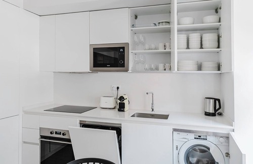 Alcantara Apartment | Blueground | Alcantara, private garden, a/c, elevator