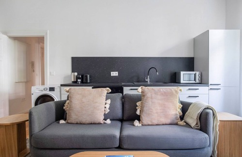 Alt-Treptow Apartment | Blueground | Alt-Treptow, balcony, nr Spreeufer