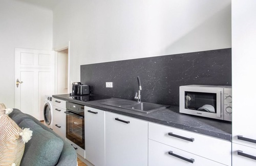 Alt-Treptow Apartment | Blueground | Alt-Treptow, balcony, nr Spreeufer