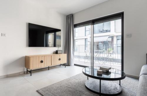 Jaffa Apartment | Blueground at Noga, High End, Balcony
