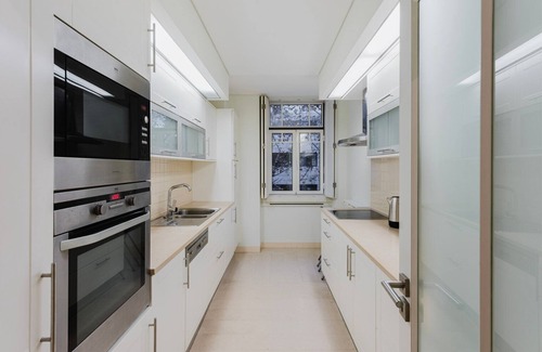 Santo Antonio Apartment | Blueground | Avenidas Novas, AC, balcony, nr park
