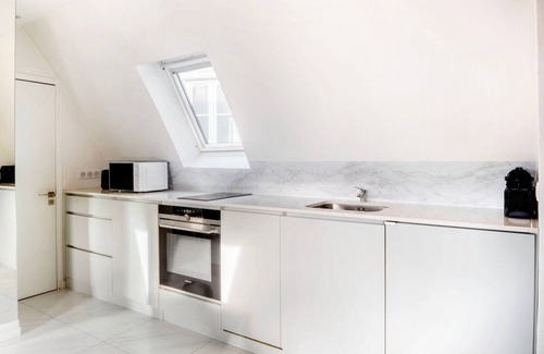 Quartier du Faubourg-Montmartre Apartment | Blueground | Cadet, close to dining & shopping