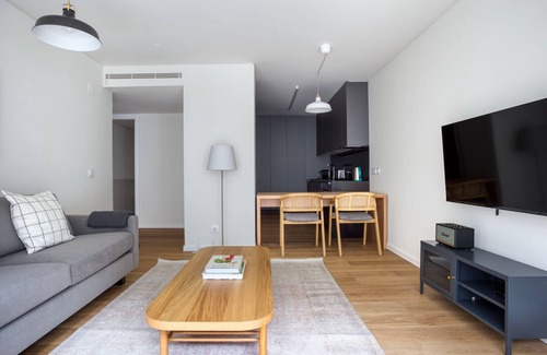 Sao Joao de Deus Apartment | Blueground | Campo Pequeno, pool, furnished