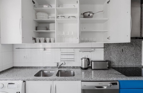 Sao Domingos de Benfica Apartment | Blueground | Campolide, washer, a/c