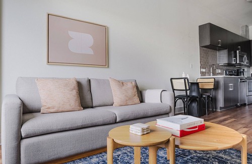 West End Apartment | Blueground | Downtown 1bd apartment