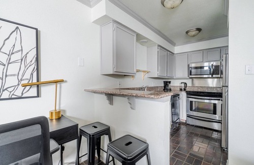 Waller Creek District Apartment | Blueground | Downtown Austin, pool, nr Congress