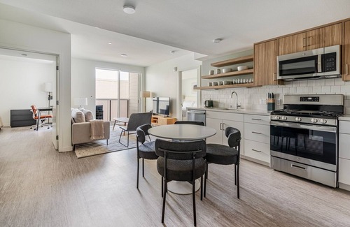 Downtown Berkeley Apartment | Blueground | Dtwn Berkeley, AC, nr UC Campus