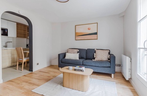 Saint-Thomas-d'Aquin Apartment | Blueground | Invalides, elev, near embassies