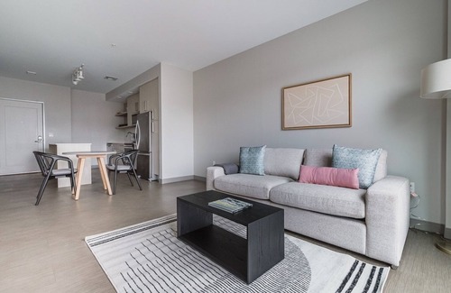 Jamaica Plain Apartment | Blueground | Jamaica Plain, AC, gym, nr pond