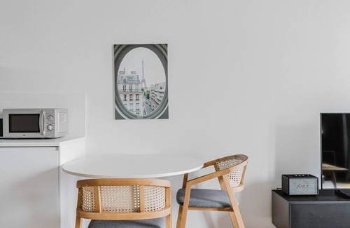 Erdberg Apartment | Blueground | Landstraße, pool, gym, sauna & a/c