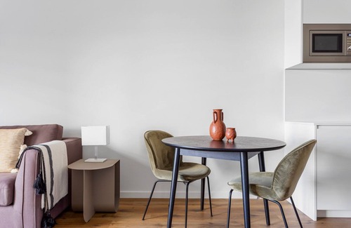 Lumiar Apartment | Blueground | Lumiar, pool, furnished & equipped