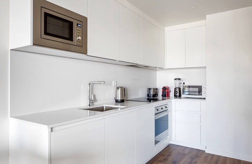 Lumiar Apartment | Blueground | Lumiar, pool, furnished & equipped