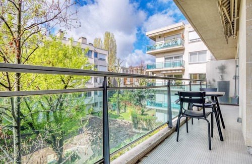 Neuilly-sur-Seine Apartment | Blueground | Neuilly Sur Seine, nr La Défense