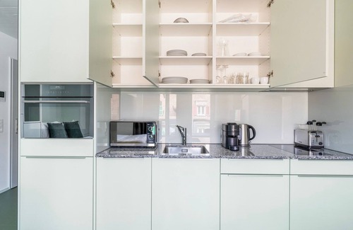 Oerlikon Apartment | Blueground | Oerlikon, balcony, nr ETH Zürich