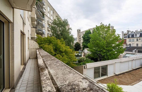 Passy Apartment | Blueground | Passy, balcony, near market