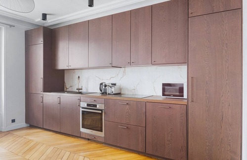 16th Arrondissement Apartment | Blueground | Passy, view, nr Trocadéro