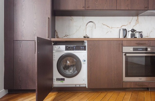 16th Arrondissement Apartment | Blueground | Passy, view, nr Trocadéro