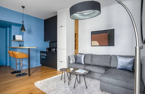 Porte-Dauphine Apartment | Blueground | Porte Dauphine, near shops & food
