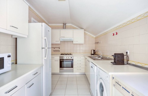 Principe Real Apartment | Blueground | Principe Real, parking