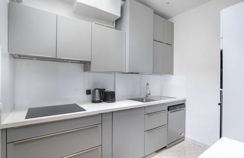 Saint-Thomas-d'Aquin Apartment | Blueground | Saint Germain des Pré, nr Seine