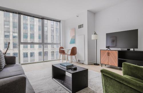 Downtown Chicago Apartment | Blueground The Loop pool AC nr park CHI-1188