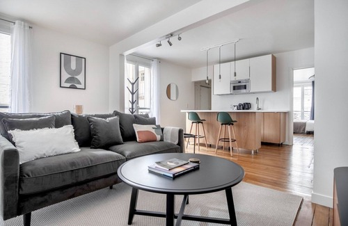 Porte-Dauphine Apartment | Blueground | Trocadéro, elev, nr Eiffel Tower