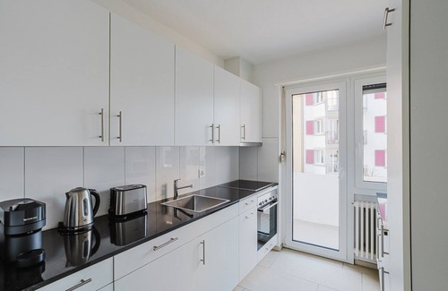 District 6 Apartment | Blueground | Unterstrass, balcony & washer