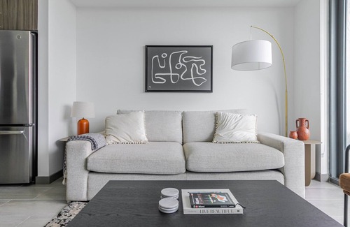 Northeast Miami Apartment | Blueground | Upper East Side, pool, nr Biscayne Bay