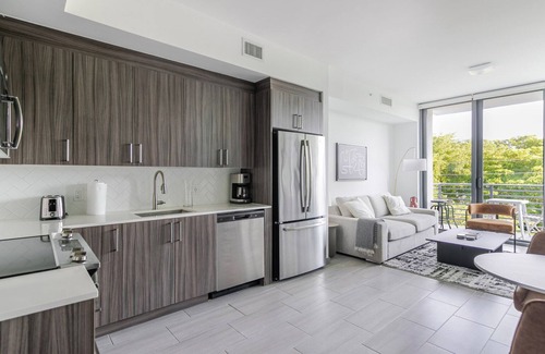 Northeast Miami Apartment | Blueground | Upper East Side, pool, nr Biscayne Bay