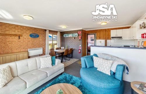 Jindabyne Apartment | Bluegums 3 - 2 bedroom apartment sleeps 6 with great views