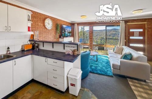 Jindabyne Apartment | Bluegums 3 - 2 bedroom apartment sleeps 6 with great views