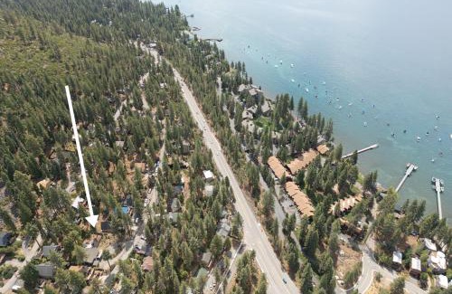 Kings Beach House | Bluejay Hideaway by Tahoe Getaways - Kings Beach 3 BR Pet Friendly w Enclosed Yard and Hot Tub