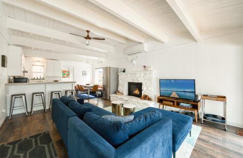 Kings Beach House | Bluejay Hideaway by Tahoe Getaways - Kings Beach 3 BR Pet Friendly w Enclosed Yard and Hot Tub