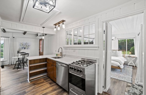 Bluemont Cottage | Bluemont Escape: Hot tub, Walk to Bears Den, AT Trail and Bear Chase Brewery