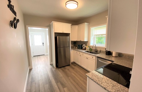 Knoxville House | Bluestone home/fun mini⛳️/5 minuets to DT&UT