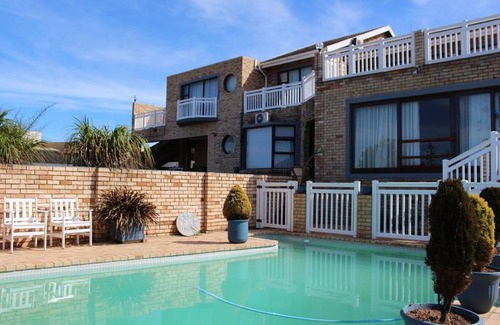 Bluewater Bay House | Bluewater Beachfront Guest House