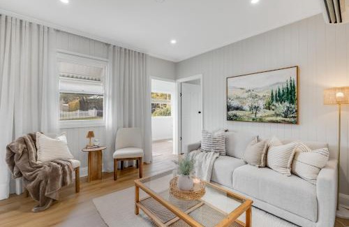 Rangeville House | Bluewood Cottage - Cozy Charm, Steps from the City