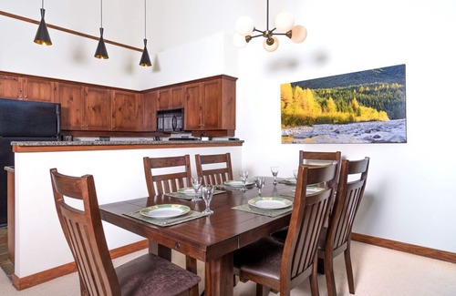 Nordic Estates Ski Chalet | BLUFFS 6 | 3 Bed 2 Bath Townhouse | Ski-In/Out | Breathtaking Views | Hot Tub