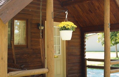 Bluffton Cabin | Bluffton KOA RV Resort