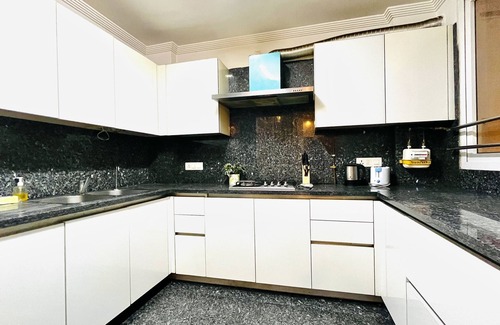 Delhi Apartment | BluO 3BHK M Block Mkt - Lift, Balcony, Parkingn