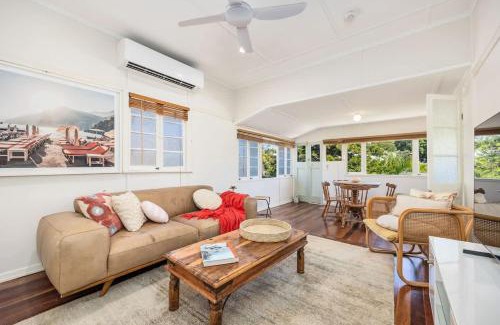 Torquay House | Blush Beach Shack- Stones throw to Beaches