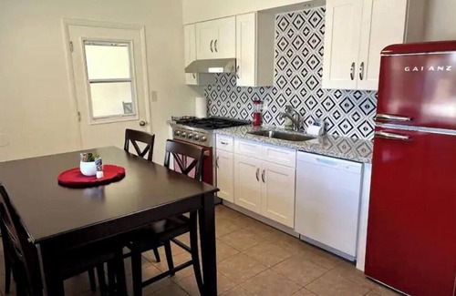 Flagstaff House | Blushing Bungalow w/AC, Fenced Yard, W/D, Garage, Speedy WiFi, 3 Smart TVs.