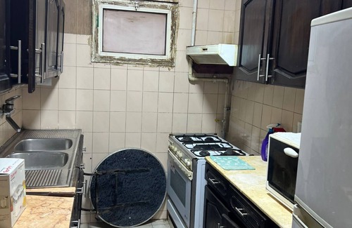 Agouza Apartment | BnB Cairo-Charming 2-bedroom apartment in delightful Giza Governorate with AC