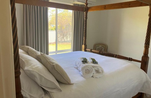Hay South Villa | BNB on Lang affordable quality, luxury & comfort