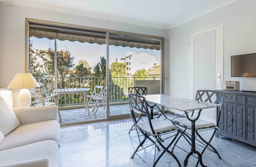 Cap-d'Antibes Apartment | BNB RENTING chez J-P - 100m beach 2-4pers terrace sea view pool garage