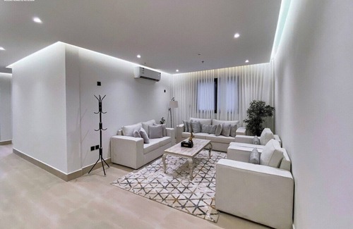 Qurtubah Apartment | bnbme | Modern Apartment + Maid’s Room | 17 min to KAFD